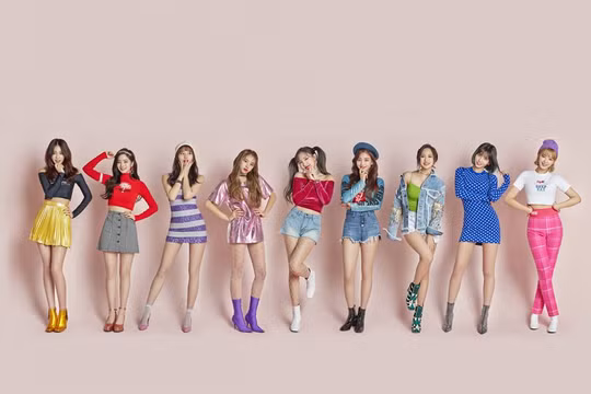 Nhóm nhạc diva TWICE tái xuất với bản hit "What is love" (ảnh: Korea Times)