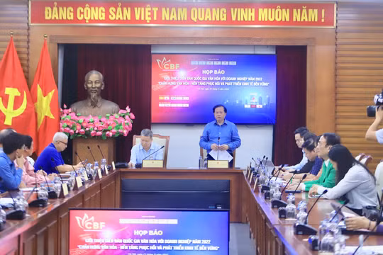 Thứ trưởng Tạ Quang Đông khẳng định, các hoạt động của Diễn đàn sẽ góp phần thúc đẩy việc xây dựng văn hóa doanh nghiệp, văn hóa kinh doanh trong cộng đồng doanh nghiệp Việt trong và ngoài nước.