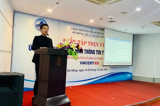 Phó Giám đốc VNCERT/CC Lê Công Phú thông tin về tình hình an toàn thông tin mạng. (Ảnh: Thu Hà).