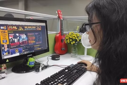 Tin giả như 'bóng ma' tác động rất khủng khiếp, có thể làm doanh nghiệp sụp đổ. Ảnh minh họa.