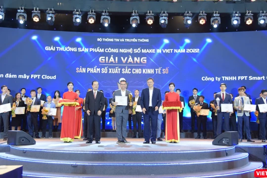 Lễ vinh danh “Sản phẩm công nghệ số Make in Viet Nam” năm 2022 được tổ chức trong khuôn khổ Diễn đàn Quốc gia Phát triển doanh nghiệp công nghệ số Việt Nam (VFTE 2022).