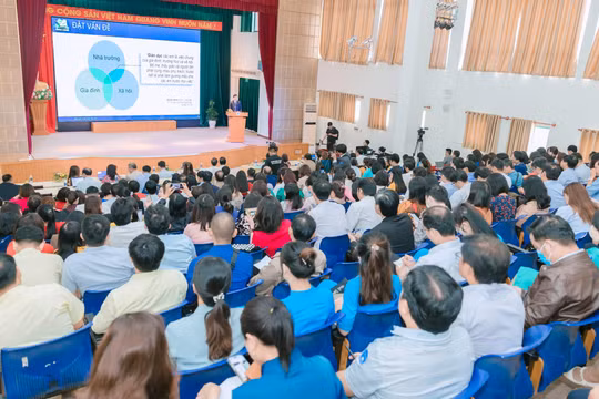 Diễn đàn Đổi mới sáng tạo giáo dục trên nền tảng CNTT 2022 - 2023 (E2) vừa được khai mạc tại Đà Nẵng.