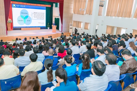 Diễn đàn Đổi mới sáng tạo giáo dục trên nền tảng CNTT 2022 - 2023 (E2) vừa được khai mạc tại Đà Nẵng.