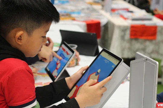 Khảo sát của Google năm 2022 chỉ ra, cứ 3 phụ huynh thì có 1 người cảm thấy con mình không hiểu rõ các vấn đề về sự an toàn trên mạng.