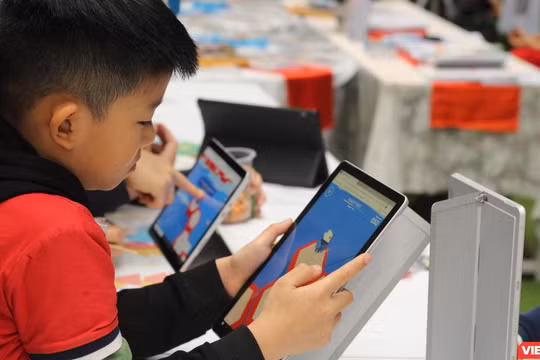 Khảo sát của Google năm 2022 chỉ ra, cứ 3 phụ huynh thì có 1 người cảm thấy con mình không hiểu rõ các vấn đề về sự an toàn trên mạng.