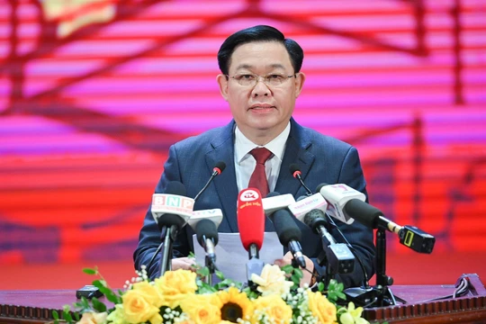 Chủ tịch Quốc hội Vương Đình Huệ nhấn mạnh mục tiêu chấn hưng, phát triển văn hóa để văn hóa ngang hàng chính trị và kinh tế.