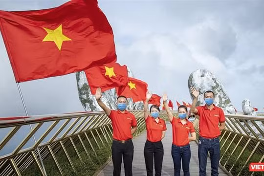 Quảng bá du lịch tại Cầu Vàng trên Khu du lịch Sun World Bà Nà Hills (Đà Nẵng).