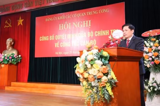 Tân Bí thư Đảng ủy Khối các cơ quan Trung ương Nguyễn Văn Thể phát biểu nhận nhiệm vụ.