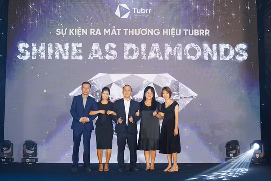 Ban lãnh đạo Sconnect Việt Nam tại ra mắt thị trường Việt Nam thương hiệu TUBRR - Hệ thống cung cấp dịch vụ quản lý mạng lưới đa kênh.