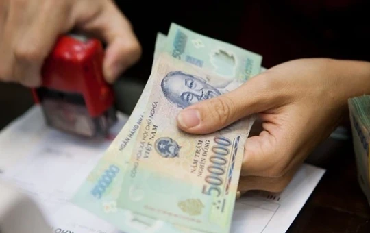 Từ ngày 1/7/2023 sẽ thực hiện tăng lương cơ sở cho cán bộ, công chức, viên chức lên mức 1,8 triệu đồng/tháng (khoảng 21%).