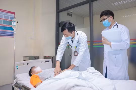 Bệnh nhân đột quỵ được thăm khám tại Bệnh viện E