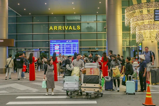 Du lịch khởi sắc giúp kinh tế Đà Nẵng tăng trưởng trong năm 2024