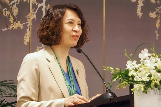 Thứ trưởng Bộ Y tế Nguyễn Thị Liên Hương phát biểu tại buổi toạ đàm