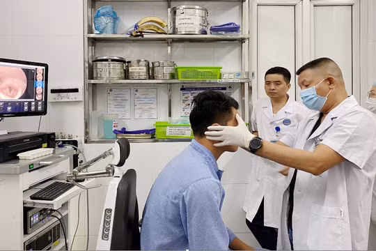 ThS.BS Trần Hữu Thắng – Trưởng khoa Cấp cứu tái khám sau phẫu thuật cho bệnh nhân