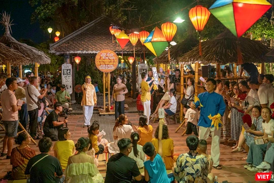 Biểu diễn nghệ thuật Bài Chòi tại Hội An