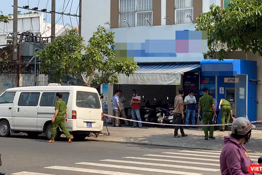 Lực lượng công an phong toả hiện trường, phục vụ điều tra