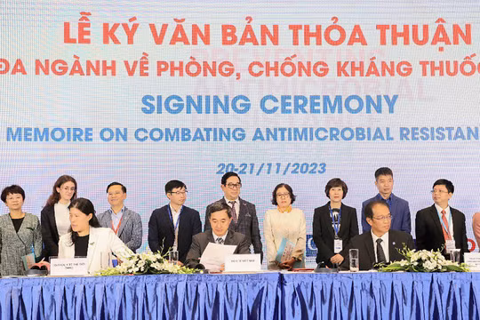 Lễ ký bản thỏa thuận về phòng, chống kháng thuốc giữa Bộ Y tế và các Bộ, ngành, các đối tác phát triển