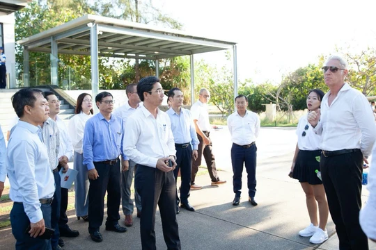 Ông Trần Chí Cường - Phó Chủ tịch UBND TP Đà Nẵng - kiểm tra công tác chuẩn bị giải đấu