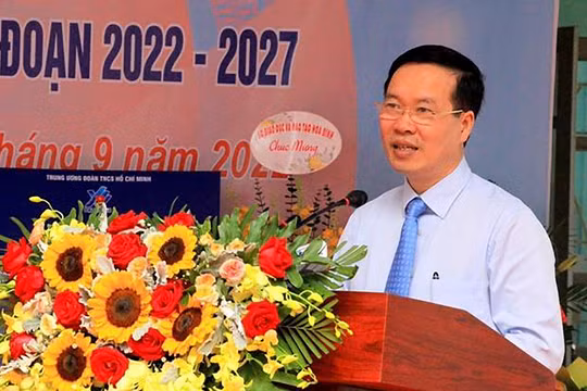 Chủ tịch nước Võ Văn Thưởng tham dự Lễ Khai giảng năm học mới tại trường Phổ thông dân tộc bán trú Tiểu học và Trung học cơ sở Thung Nai, huyện Cao Phong (Hòa Bình) năm 2022 - Ảnh: TTXVN