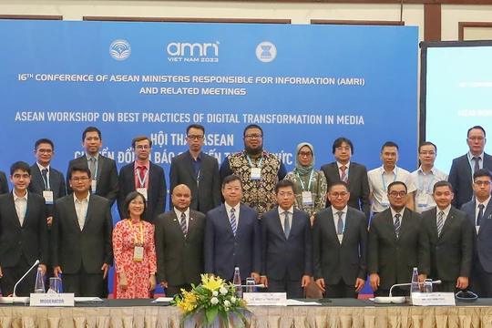 Các đại biểu dự hội thảo “Asean chuyển đổi số báo chí kiến tạo tri thức số” 