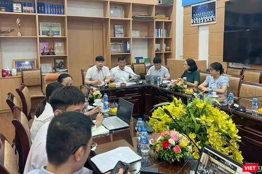 Đại diện Cục Quản lý Khám, chữa bệnh phát biểu tại hội nghị phổ biến “Hướng dẫn chẩn đoán, điều trị và quản lý bệnh võng mạc đái tháo đường” cho cho các bệnh viện trên toàn quốc. 