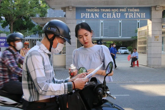 Sáng nay (28/6), gần 13.000 thí sinh trên địa bàn TP Đà Nẵng đã bước vào môn thi thứ nhất của kỳ thi tốt nghiệp THPT năm 2023.