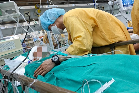 Chàng thanh niên Đ.V.Th. nằm chờ hiến tạng tại Bệnh viện hữu nghị Việt Đức