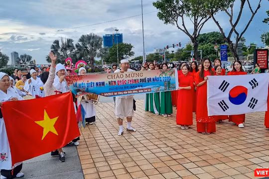 Diễu hành chào mừng lễ hội Việt Nam - Hàn Quốc TP Đà Nẵng 2023