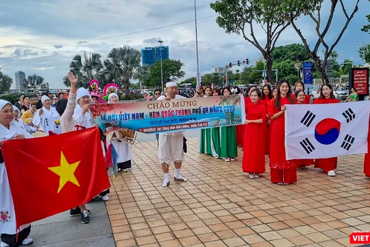 Diễu hành chào mừng lễ hội Việt Nam - Hàn Quốc TP Đà Nẵng 2023