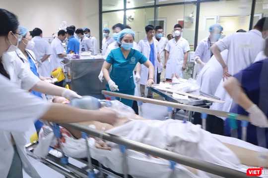 Bệnh viện E huy động toàn lực cứu chữa nạn nhân trong vụ tai nạn giao thông liên hoàn ở Tây Hồ, xảy ra chiều ngày 5/4 (ảnh BVCC)