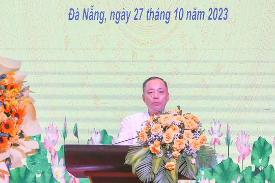 Cục trưởng Cục Quản lý Dược Vũ Tuấn Cường phát biểu tại hội nghị Tổng kết công tác dược, mỹ phẩm năm 2023 và triển khai chuyển đổi số lĩnh vực dược.