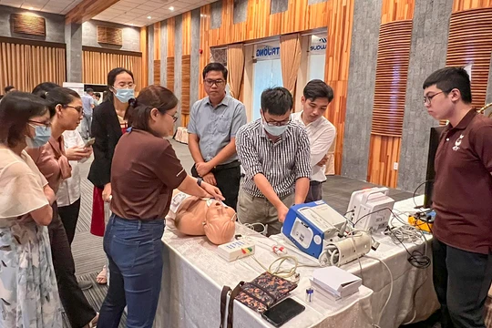 Các chuyên gia hướng dẫn thực hành cấp cứu cho nhân viên y tế 