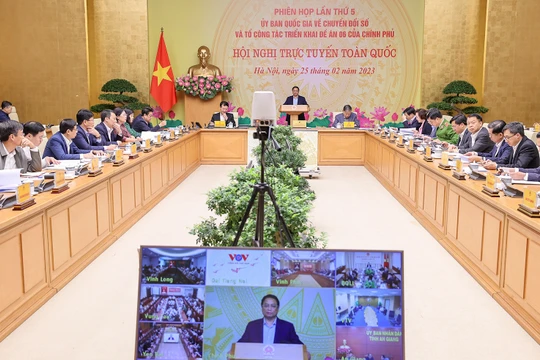 Thủ tưởng Chính phủ Phạm Minh Chính chủ trì Phiên họp thứ 5 của Ủy ban quốc gia về chuyển đổi số và tổ công tác triển khai Đề án 06 của Chính phủ tổ chức ngày 25/2 (Ảnh: VGP/Nhật Bắc)