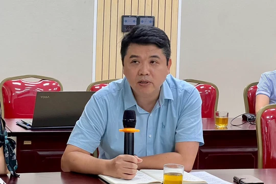 Ths.Võ Hải Sơn - Phó Cục trưởng Cục Phòng chống HIV/AIDS (Bộ Y tế) - thông tin về tổ chức dựa vào cộng đồng có tên là "Bông Hồng Đen – Cầu Vồng Đen" triển khai xét nghiệm HIV cho học sinh tại quận Đồ Sơn (TP Hải Phòng)