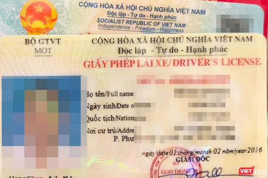 Bưu điện Quảng Nam phối hợp với Sở GTVT tỉnh này triển khai hướng dẫn cấp đổi giấy phép lái xe và cấp hộ chiếu trực tuyến tại các bưu điện trung tâm.