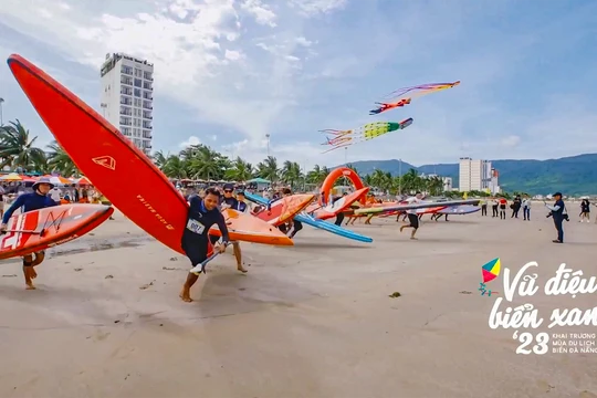 Biển Đà Nẵng vào mùa du lịch 2023