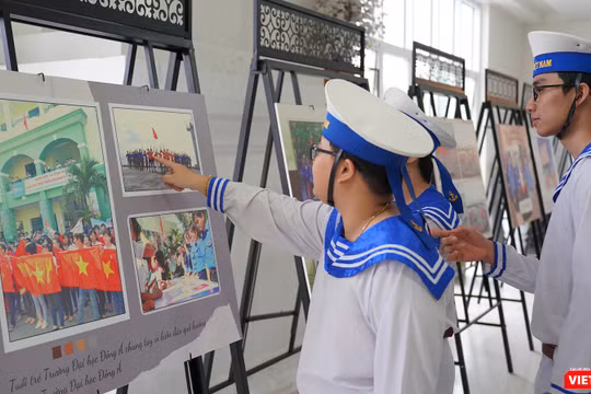 Sinh viên Đà Nẵng hứng thú với triển lãm