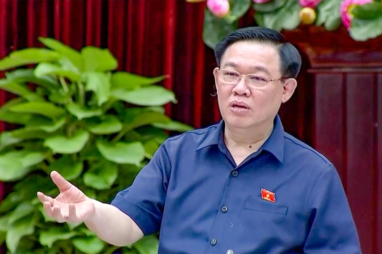 Chủ tịch Quốc hội Vương Đình Huệ phát biểu tại buổi làm việc với Thành uỷ Đà Nẵng (Ảnh: CTV)