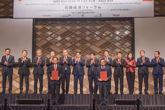 ĐH Đông Á và Tập đoàn Sun Frontier trao ký hợp tác đào tạo nhân lực chất lượng cao cho thị trường Nhật Bản tại diễn đàn kinh tế Việt Nam – Nhật Bản, trước sự chứng kiến của Thủ tướng Chính phủ Phạm Minh Chính, cùng đoàn cấp cao Việt Nam.