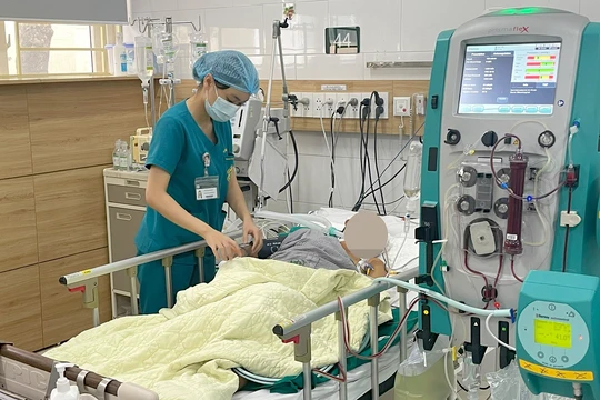 Bệnh nhân bị ngộ độc đang được điều trị tích cực