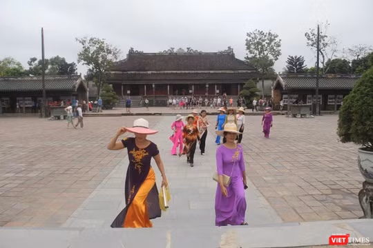 Du khách nữ mặc áo dài sẽ được miễn vé tham quan các điểm di tích Huế trong ngày 8/3