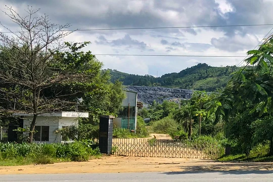 Nhà máy xử lý rác tại bãi rác Khánh Sơn (Đà Nẵng) đắp chiếu nằm chờ