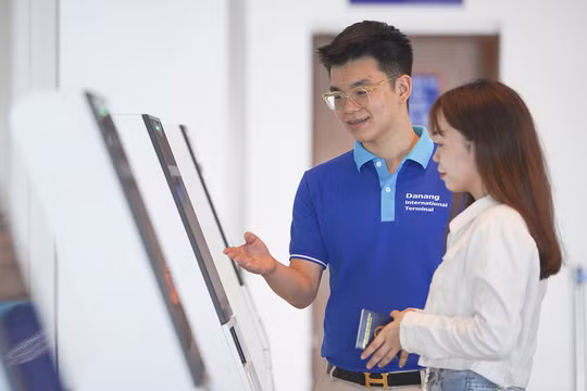 Thiết bị self check-in kiosk tại Nhà ga Quốc tế sân bay Đà Nẵng (ảnh AHT)