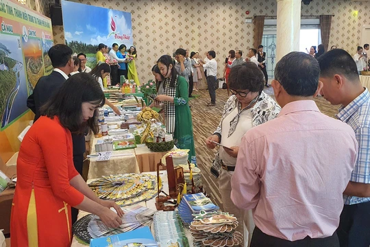 Các doanh nghiệp miền Trung tìm hiểu sản phẩm du lịch khu vực Đồng bằng sông Cửu Long tại hội nghị xúc tiến du lịch