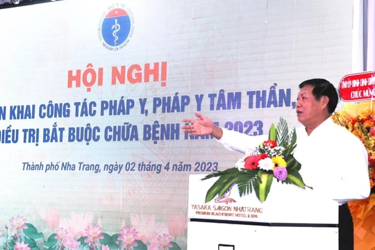 Thứ trưởng Thưởng trực Bộ Y tế Đỗ Xuân Tuyên phát biểu tại hội nghị