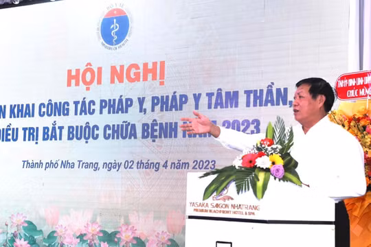 Thứ trưởng Thưởng trực Bộ Y tế Đỗ Xuân Tuyên phát biểu tại hội nghị