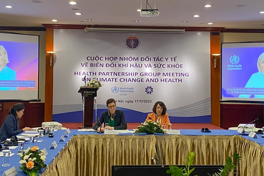 PGS.TS Nguyễn Thị Liên Hương - Thứ trưởng Bộ Y tế và đại diện WHO tại cuộc họp 