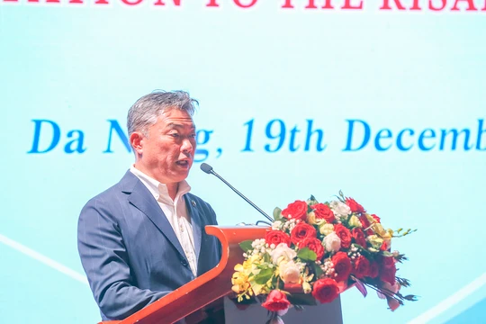 Ông Yoshikuni Wantanabe - Thị trưởng TP Kirasazu (Nhật Bản) phát biểu tại buổi xúc tiến du lịch TP Kirasazu với TP Đà Nẵng