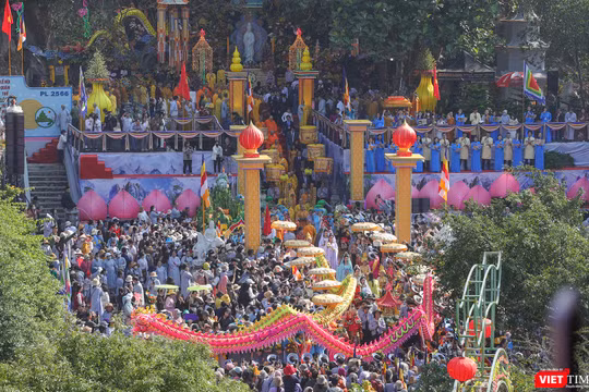 Toàn cảnh lễ Vía đức Bồ Tát Quán Thế Âm tại chùa Quán Thế Âm Ngũ Hành Sơn diễn ra trong sáng nay, 10/3