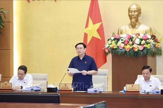 Chủ tịch Quốc hội Vương Đình Huệ phát biểu khai mạc.